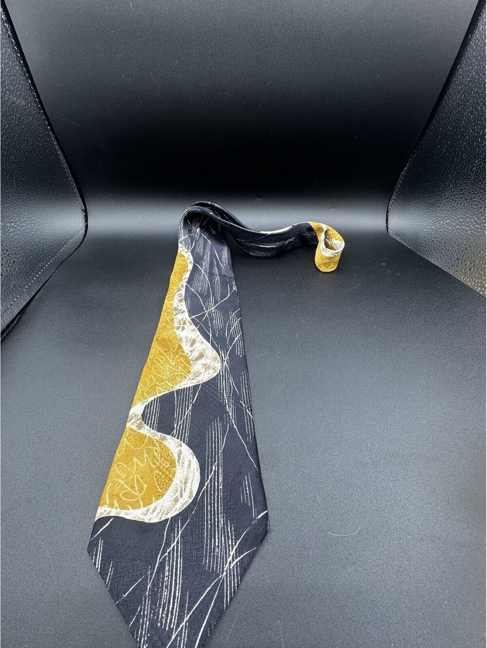 Vintage Bugatti 100% Italian Silk Necktie Black Gold Abstract Italy Price Tag